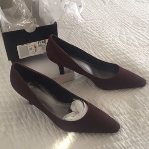 NIB Burgundy Suede heels